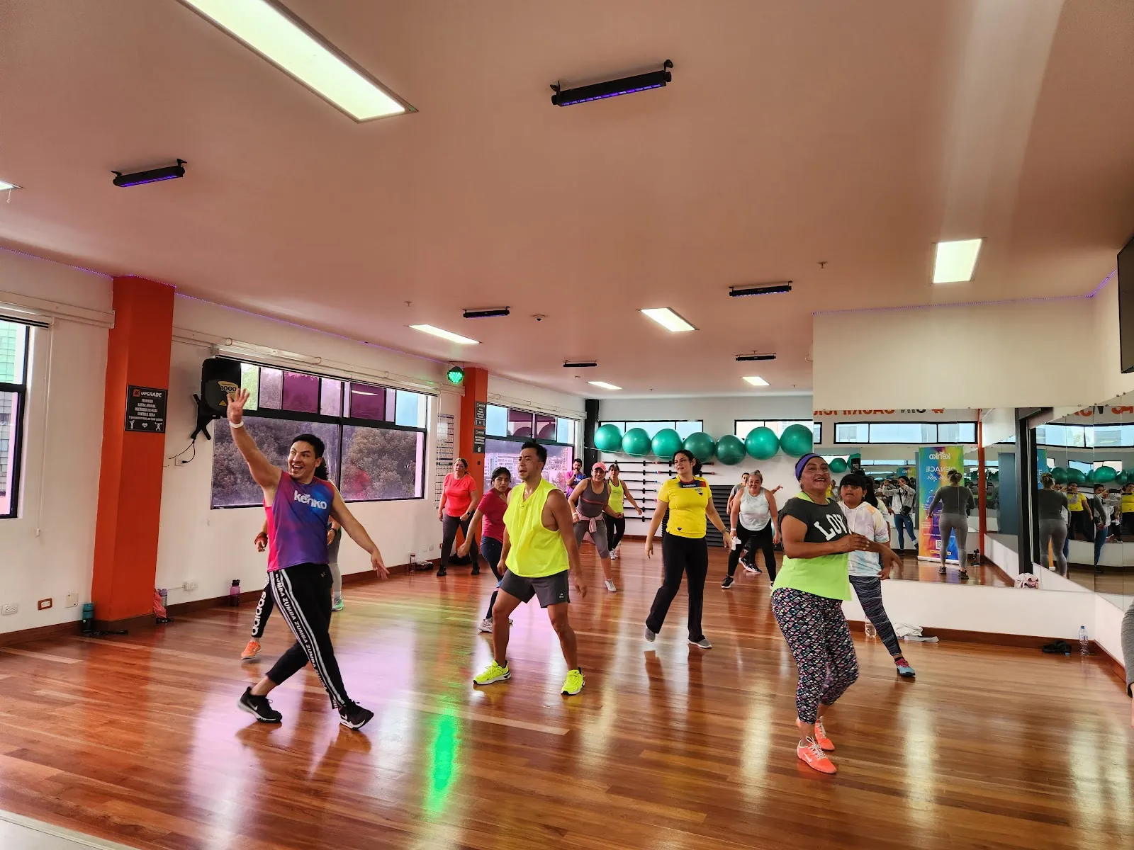 Clase de Bailoterapia en Upgrade Fitness Center, Quito