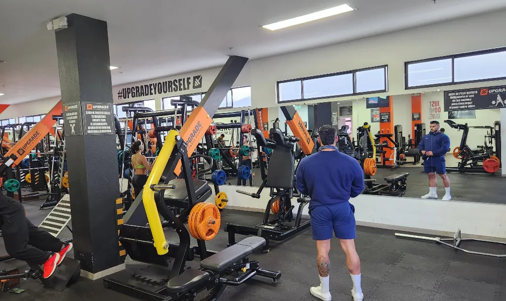 Sala de máquinas de Upgrade Fitness Center en el norte de Quito